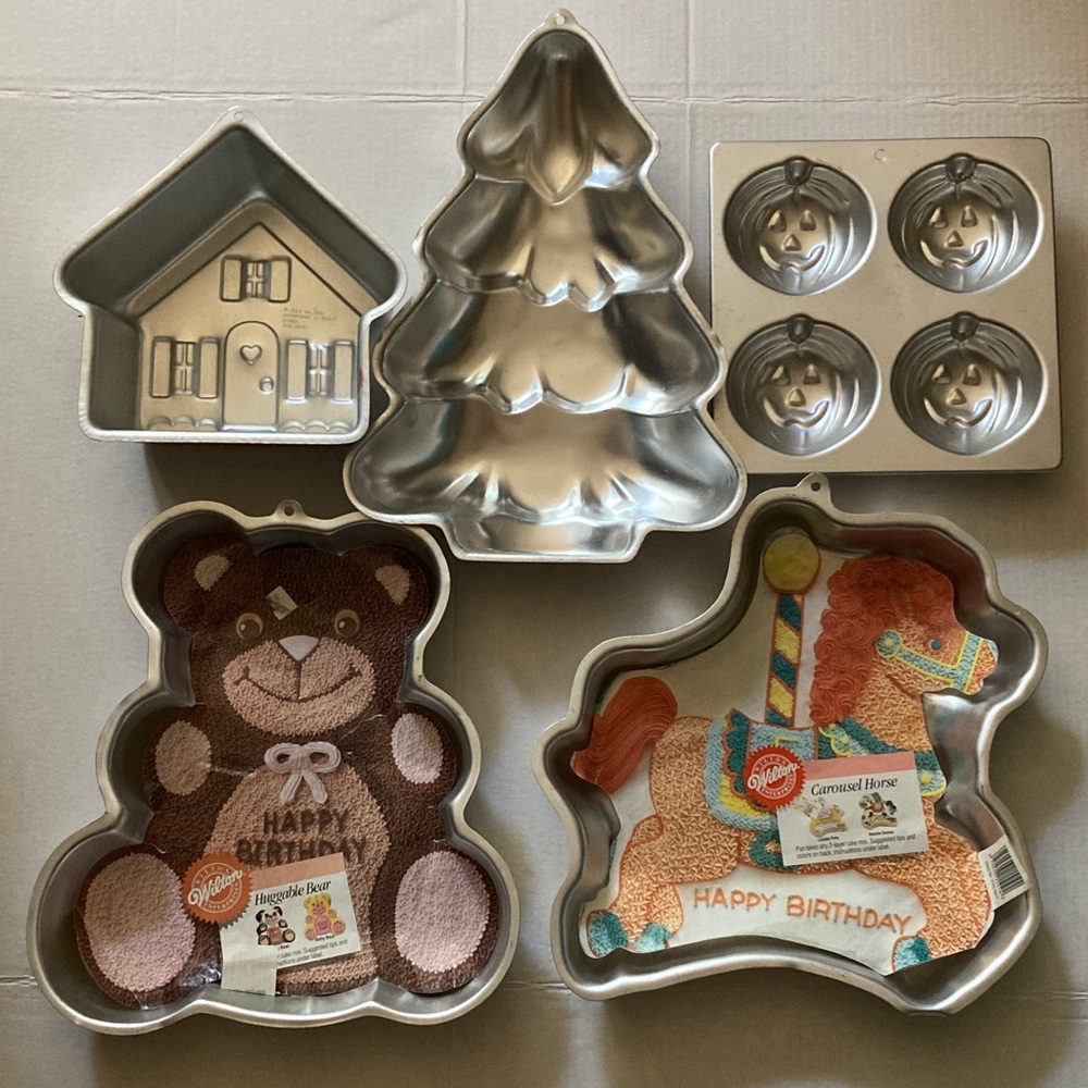 Wilton Cake Pans Lot of 5